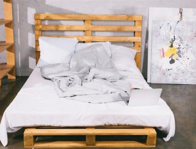 DIY : fabriquer un lit en palettes pour une chambre personnalisée