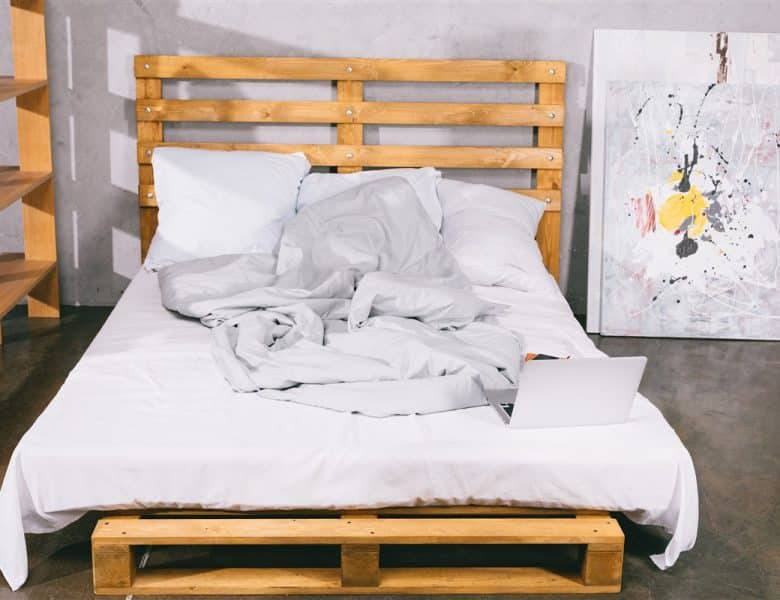 DIY : fabriquer un lit en palettes pour une chambre personnalisée