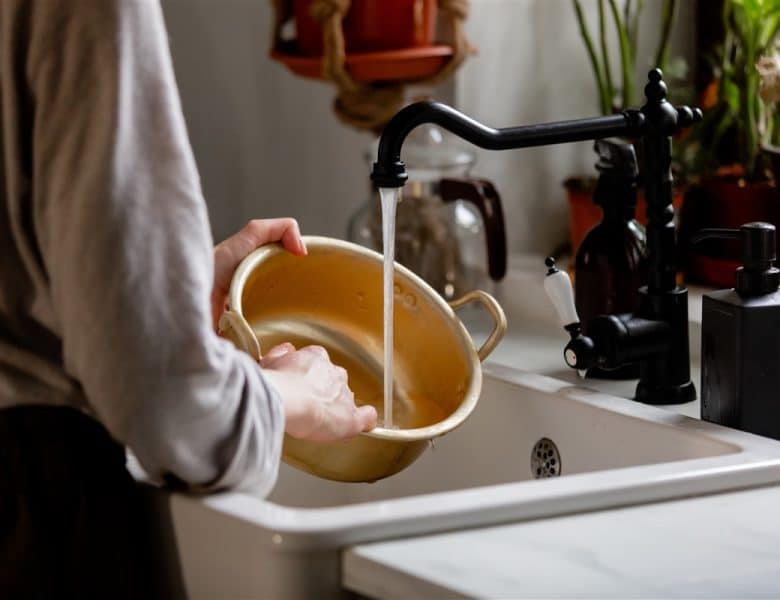 Conseils spécifiques pour le nettoyage des casseroles en inox brûlées