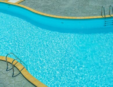 Guide pratique sur comment augmenter le pH de la piscine de manière efficace